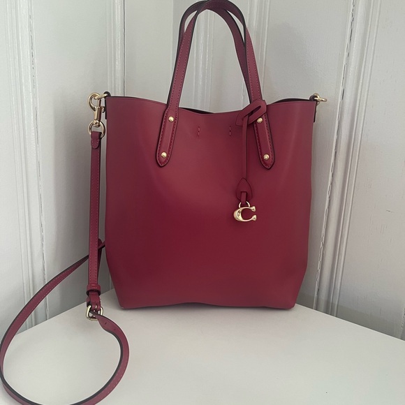 Coach Handbags - Coach Central Shopper Tote